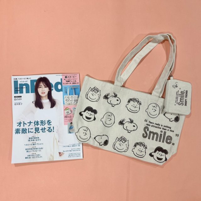 インレッドの雑誌と付録のトートバッグの物撮り