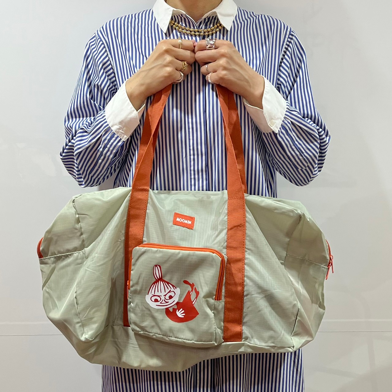 リトルミイ大型ボストンを持っている画像