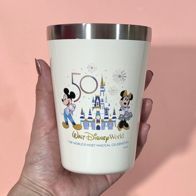 ミッキーとミニーデザインのタンブラーの物撮り