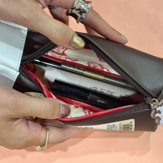 ブルドックソース マルチポーチに物を入れたところ