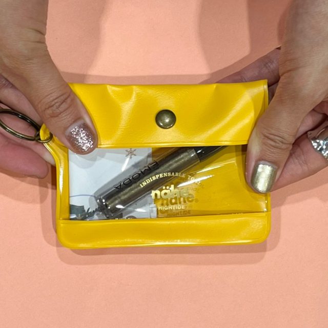 nähe カードケースに物を入れたところ