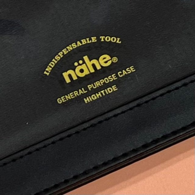 nähe ジェネラルパーパスケースに入ったブランドロゴ