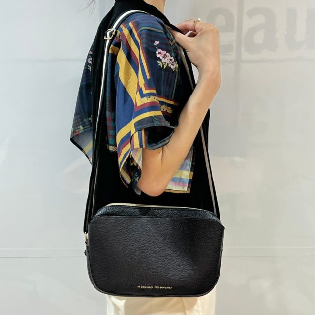 ショルダーバッグをかけて横から撮った写真