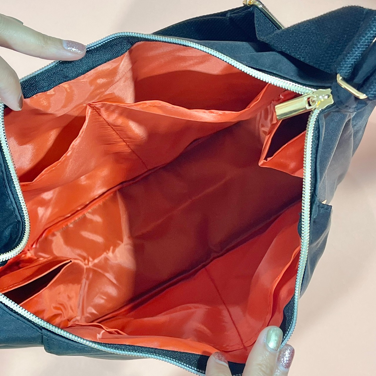 撥水・軽量ショルダーバッグの内側画像