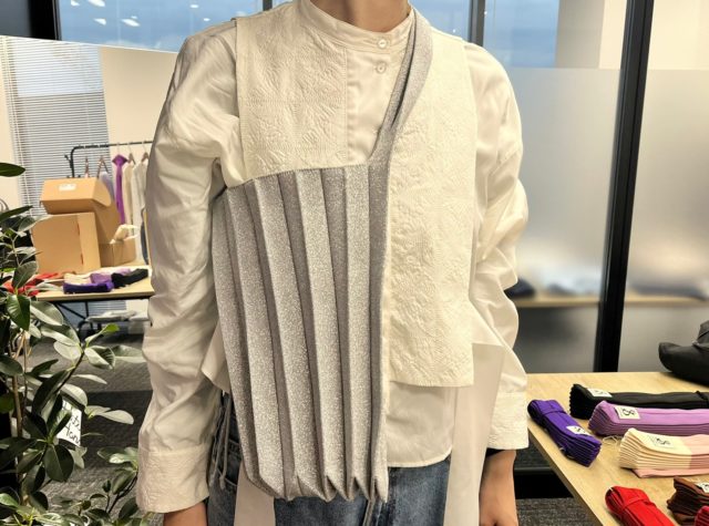 グレーバッグ斜めがけ