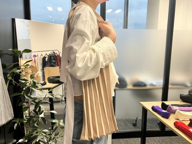 ベージュバッグ肩掛け