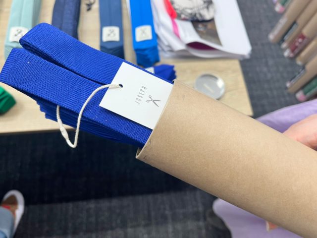 青バッグ筒に収納