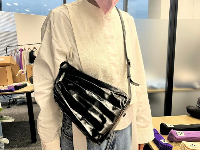 レザーバッグボディバッグ風