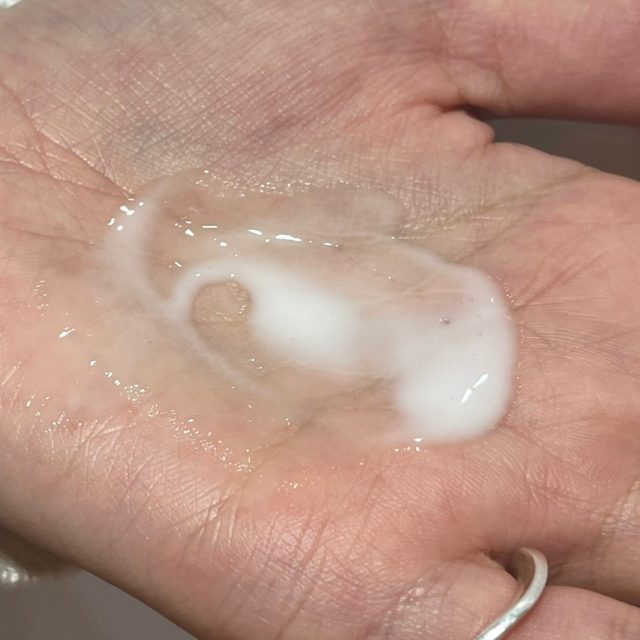 アースアンドユー 美容乳液の写真