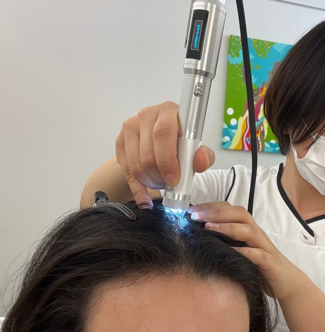 マイクロスコープ当てている