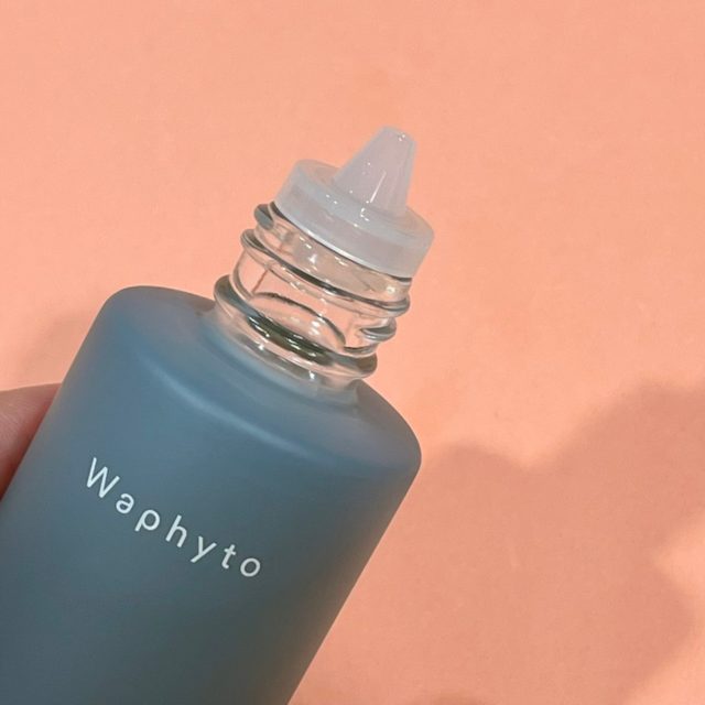 Waphytoのオイルは頭皮に直接塗布できるパッケージ