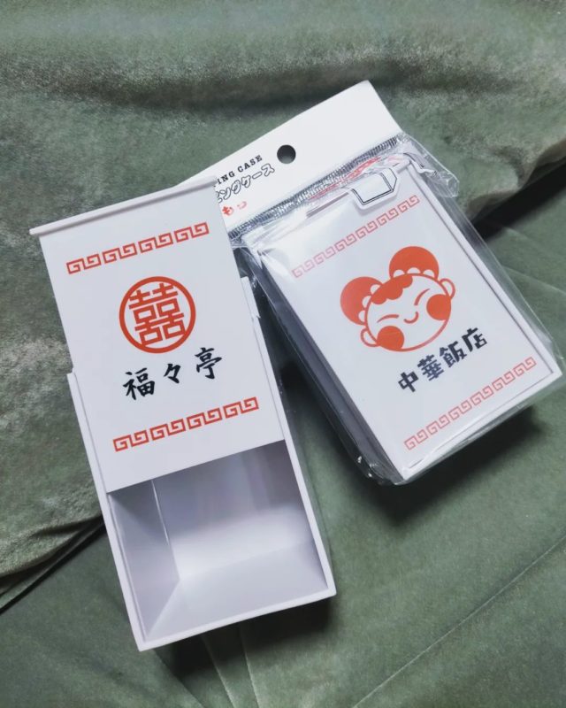 ミニチュアのおかもちを開けたところ