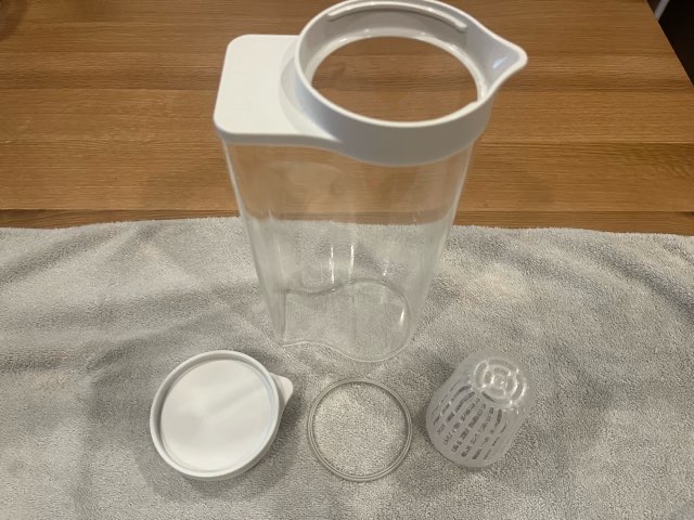 無印良品の部品を並べている