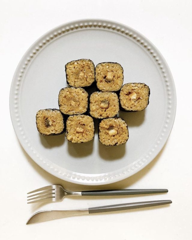 うなぎ巻きお皿上から