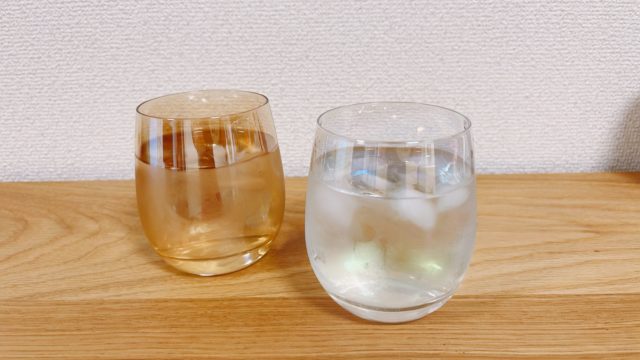 ミネラルウォーターも高見えするオーロラグラス