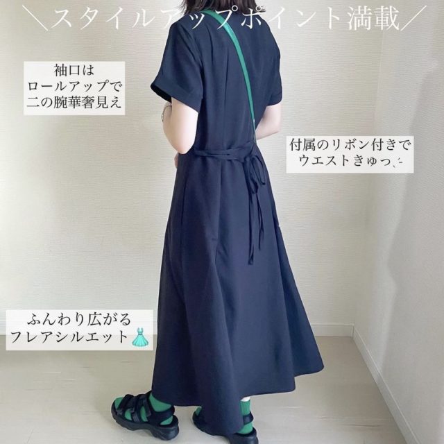 カラーシャツワンピースを着用した後ろ姿