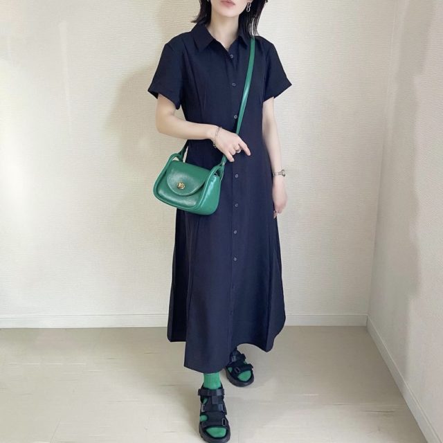 GUのカラーシャツワンピースを実際に着用している