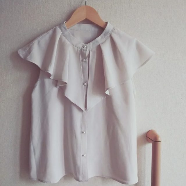 ポーラ大襟ノースリブラウスの物撮り