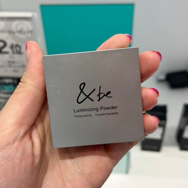 ＆be　ルミナイジングパウダーの写真