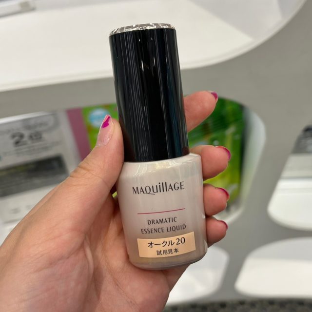 ドラマティックエッセンスリキッドの写真