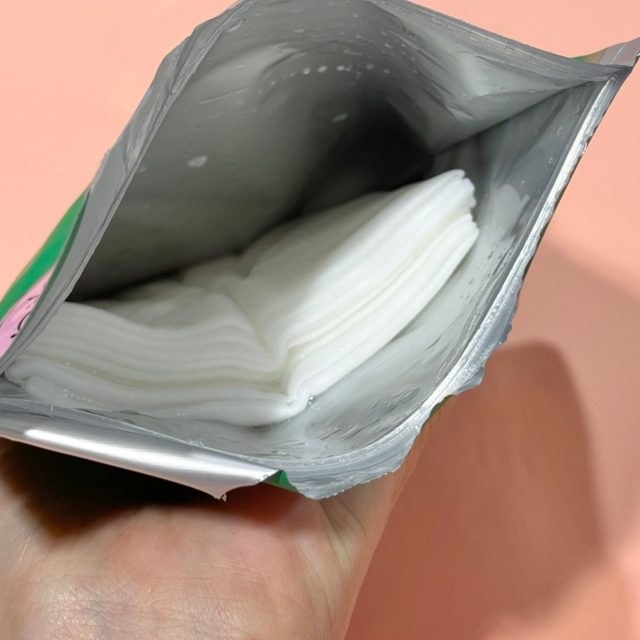 サボリーノ　薬用　ひたっとマスク AC（医薬部外品）の蓋をあけたところ