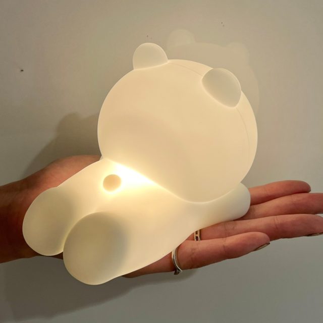 LINE FRIENDS お部屋ライト（ブラウン）･点灯した状態での後ろ姿