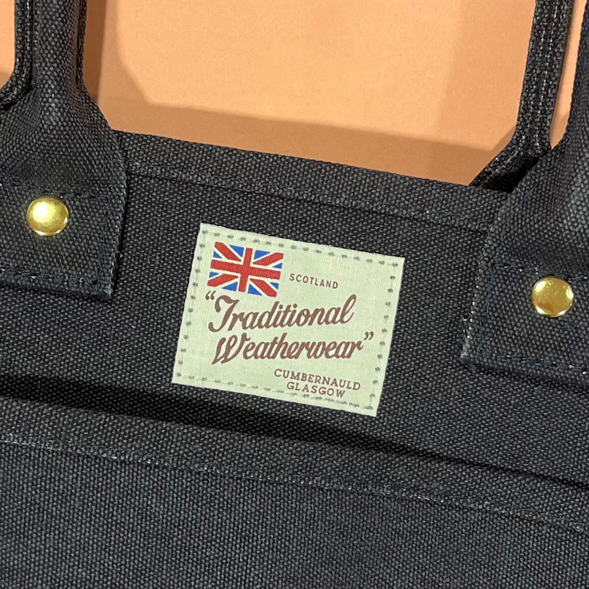 3ポケット キャンバス風トートバッグのフロントロゴの画像