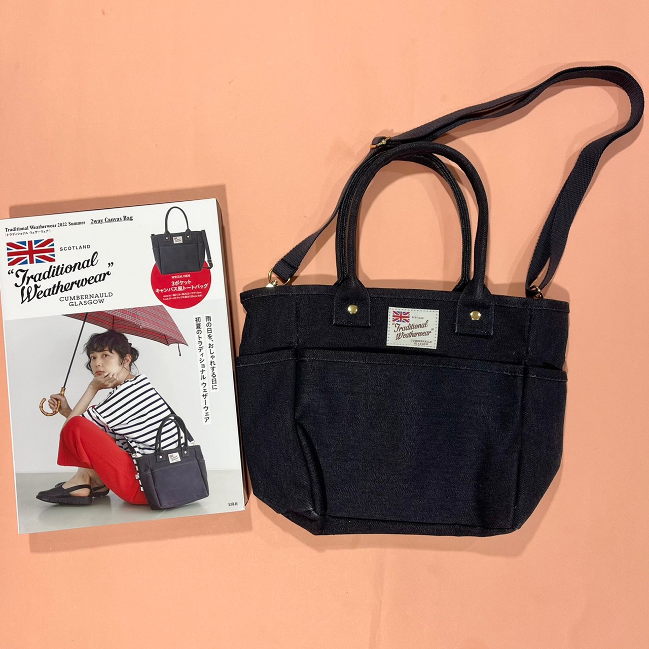 3ポケット キャンバス風トートバッグとムック本の画像