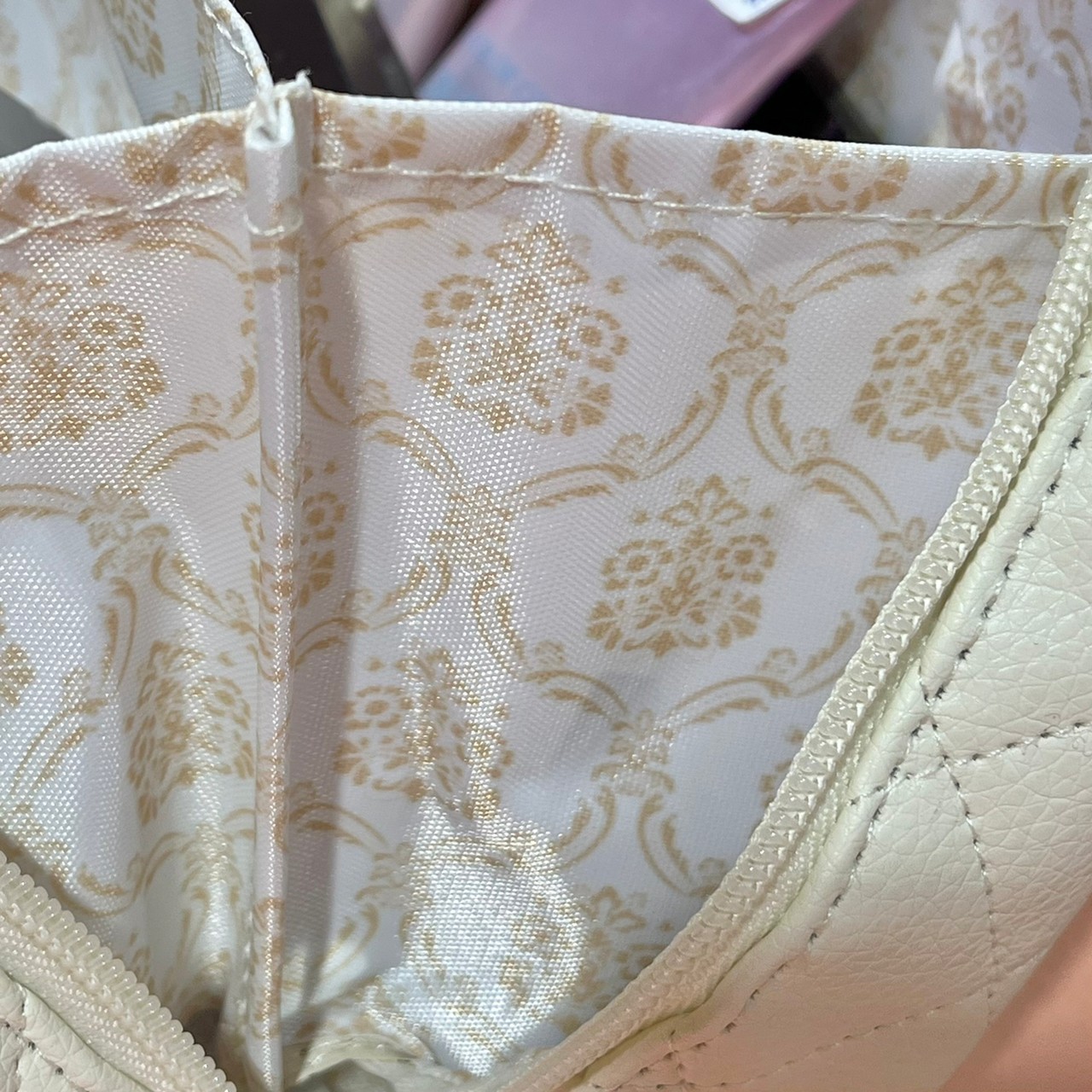 コスメポーチの裏地画像