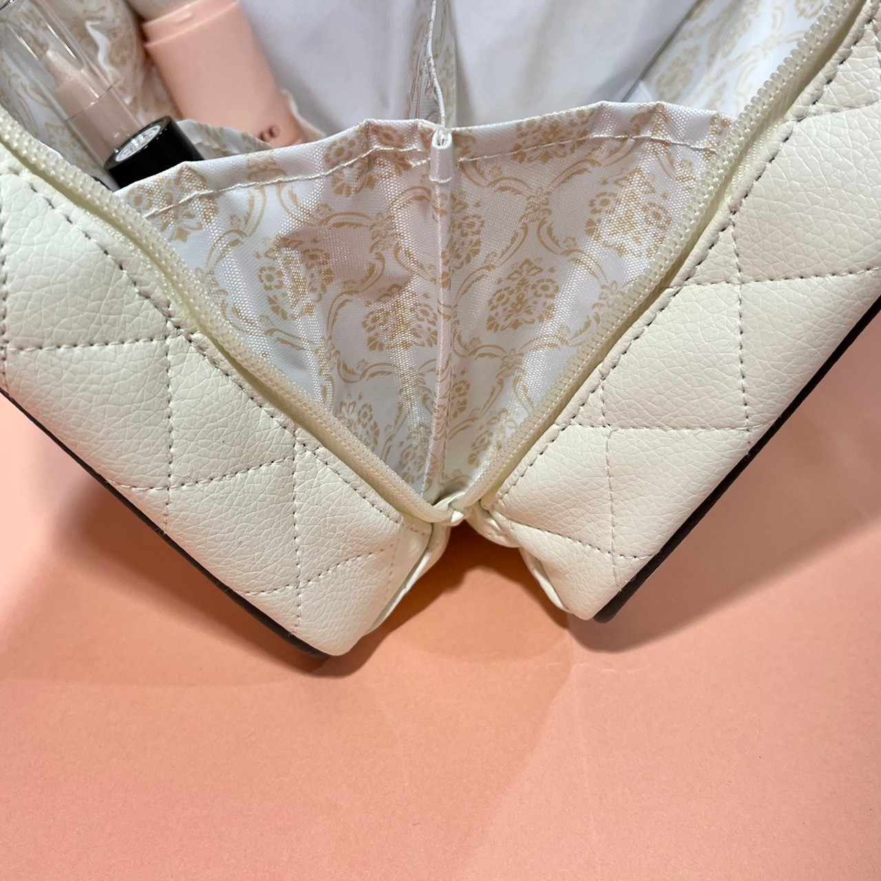 コスメポーチの裏地画像