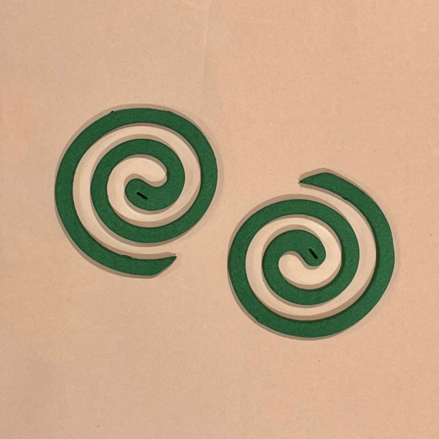 ミニサイズ蚊取り線香2つ