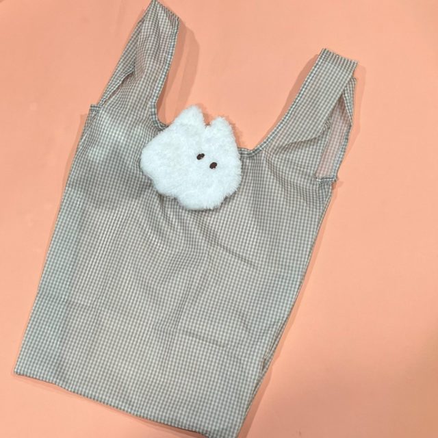 ぬいぐるみがついたエコバッグ