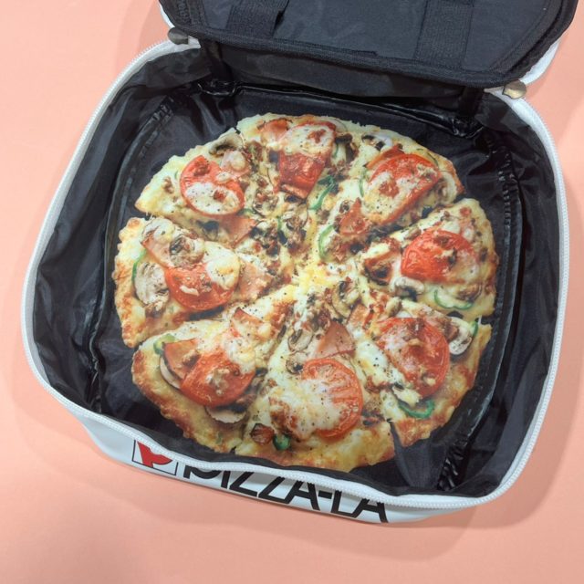 ピザMポーチ中のピザ