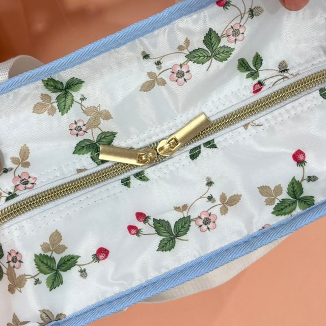 WEDGWOOD保冷バッグ（大）のファスナー