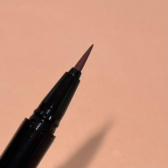 ケイト　コンシャスライナーカラーの筆部分