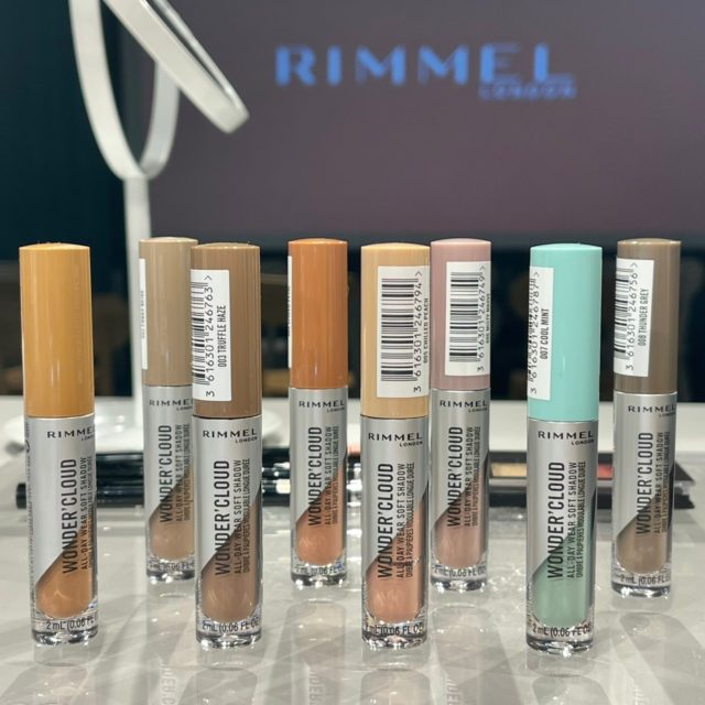 ワンダー クラウド リキッドアイシャドウの商品画像