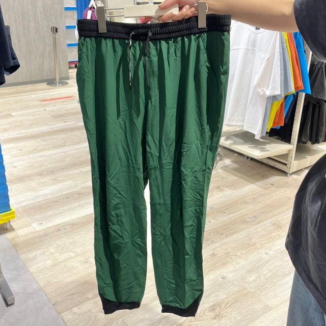 耐久撥水トラベルシェルパンツの物撮り