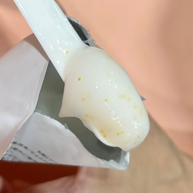 マイクロカプセル炭酸パックのB剤（ジェル）を開けたところ