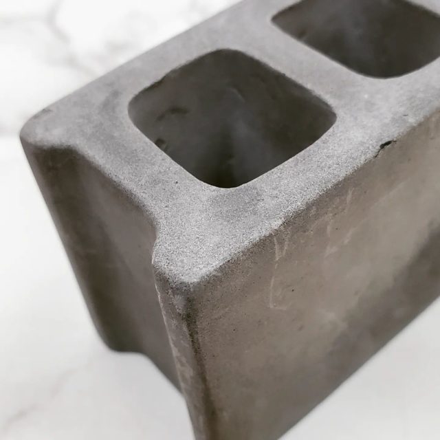 セメントブロックの角の部分