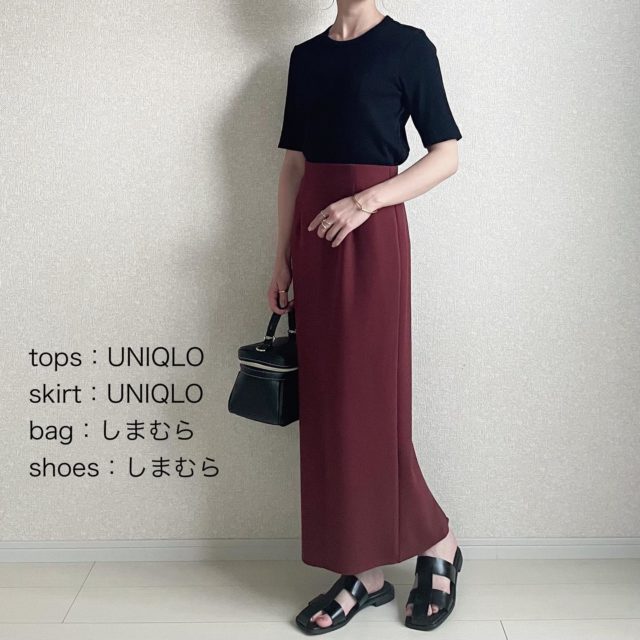 UNIQLOのワインの「ストレッチダブルフェイスナロースカート」の着用画像