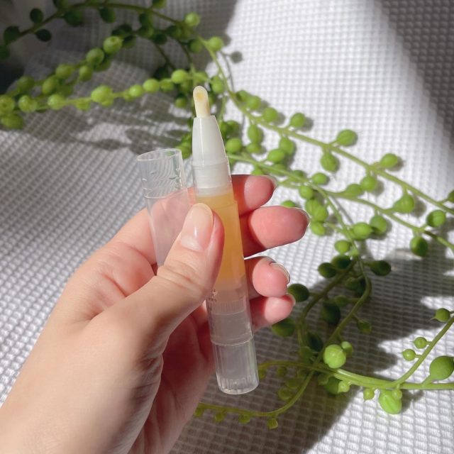 ケアオイルを持った写真