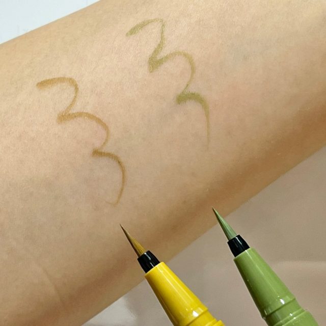 シルキーリキッドアイライナーの新色のスウォッチ