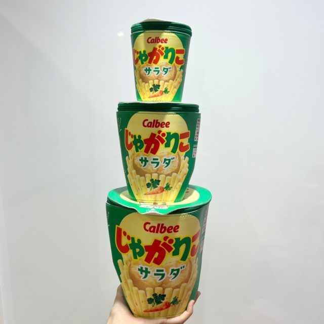 3段に積まれたじゃがりこポーチ