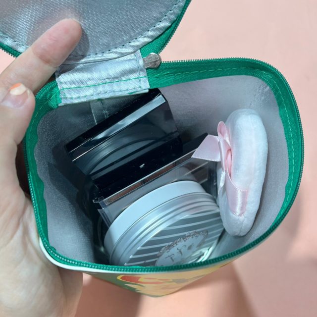 ポーチにコスメを入れた例