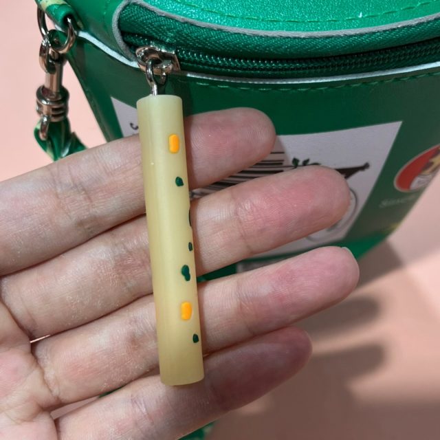 ファスナーの持ち手についているじゃがりこチャーム