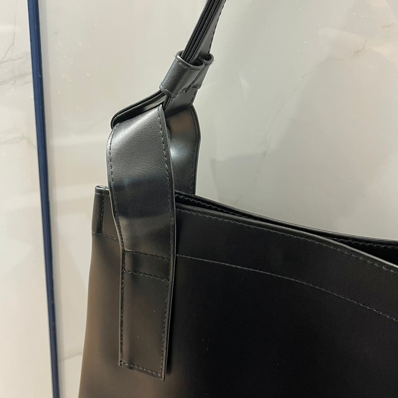 SQUARE TOTE BAGバッグの持ち手画像