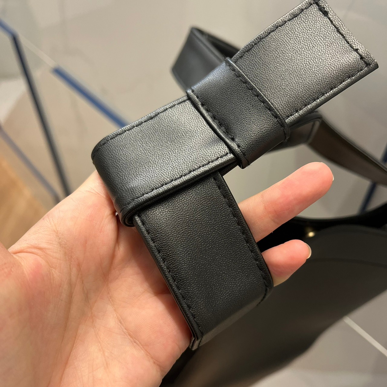 SQUARE TOTE BAGバッグの持ち手のアップ画像