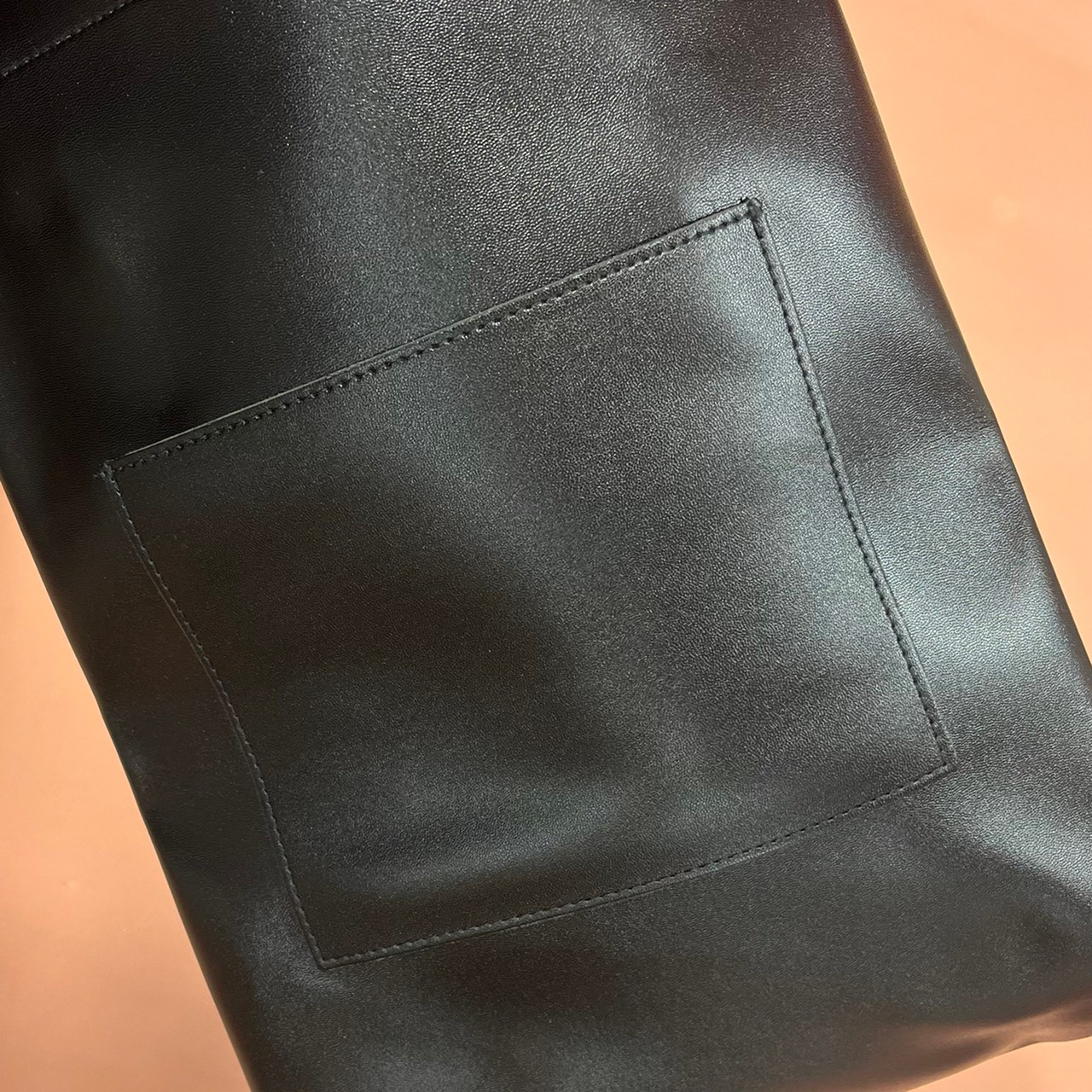 SQUARE TOTE BAGバッグの背面ポケット画像