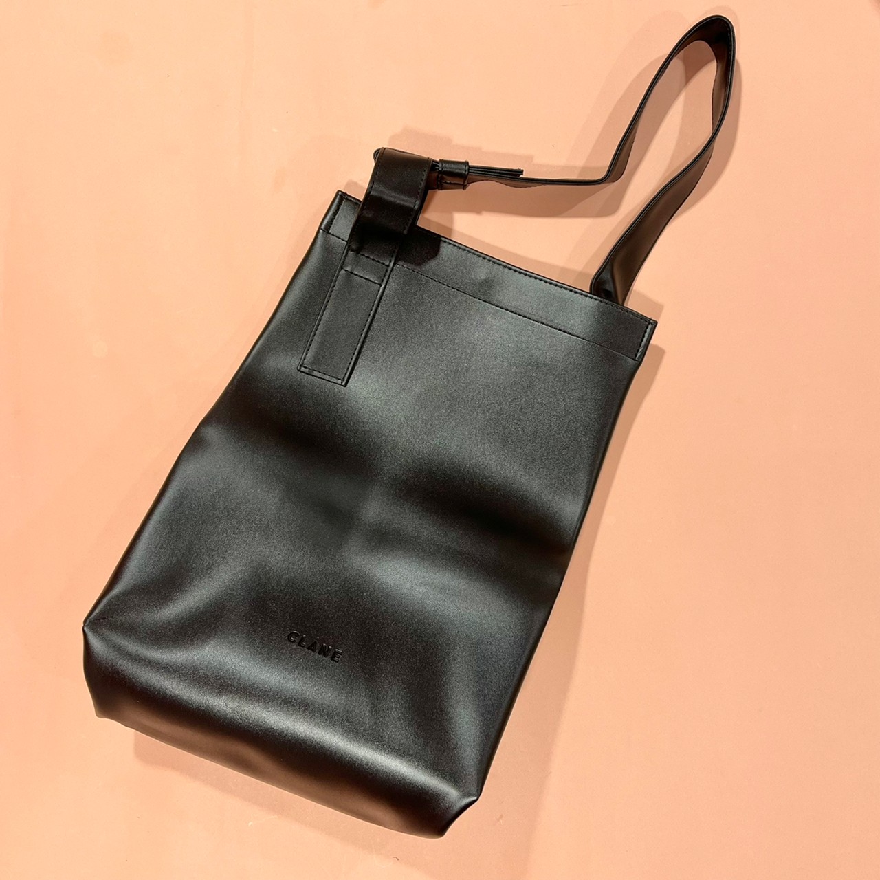 SQUARE TOTE BAGバッグの画像