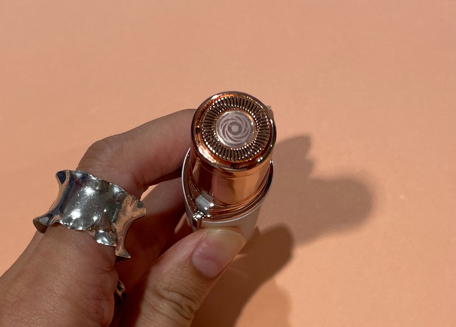 air つるつる美肌シェーバーのキャップを外した画像